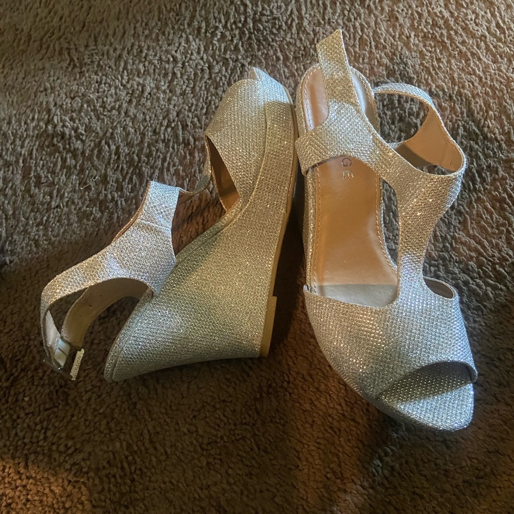 Rampage wedged sandals in silver
